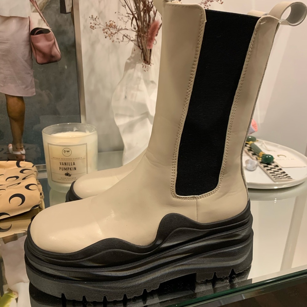 Source unknown boots